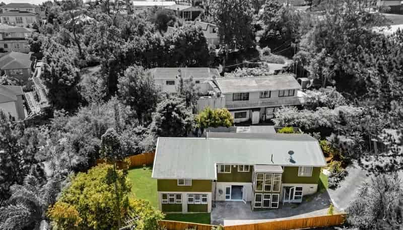 994 East Coast Road, Northcross