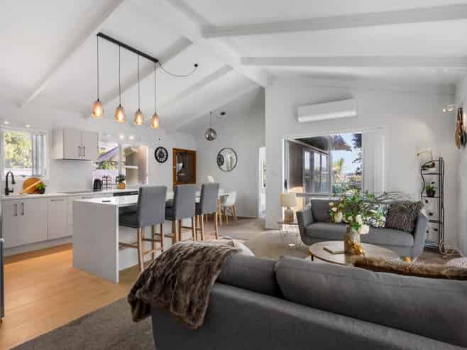 994 East Coast Road, Northcross