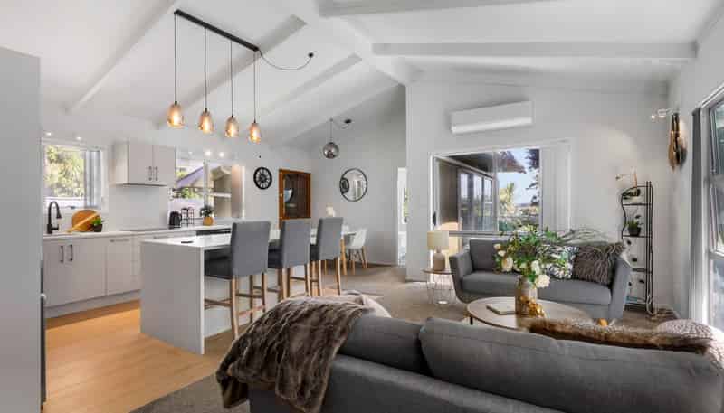 994 East Coast Road, Northcross