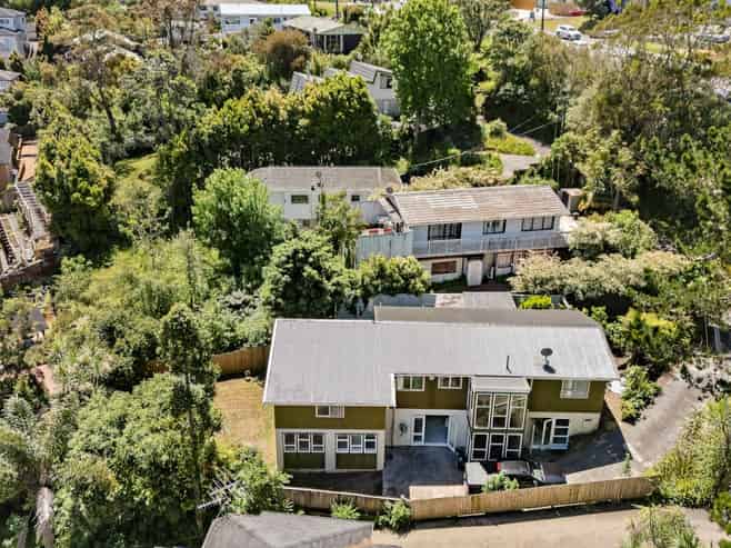 994 East Coast Road, Northcross