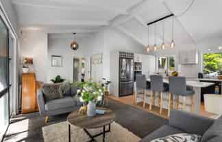 994 East Coast Road, Northcross