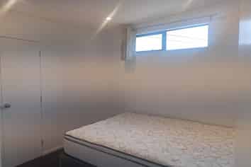 1/200-202 Fergusson Drive , Heretaunga