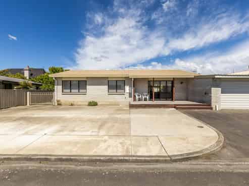 2/177 Main Road, Clive
