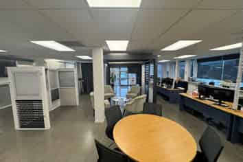 STUNNING ROAD FRONT WAREHOUSE
