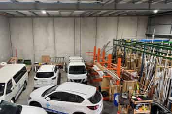 STUNNING ROAD FRONT WAREHOUSE
