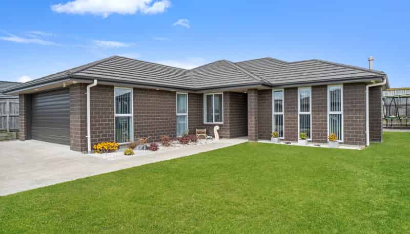 13 Mediterranean Grove, Fitzherbert