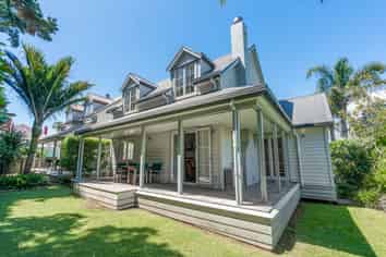 13/16 Chapel Street, Russell