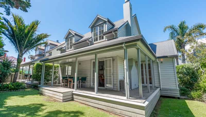 13/16 Chapel Street, Russell