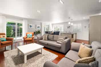 13/16 Chapel Street, Russell