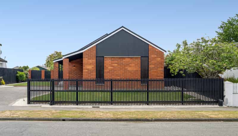 16 Heathglen Avenue, Parklands