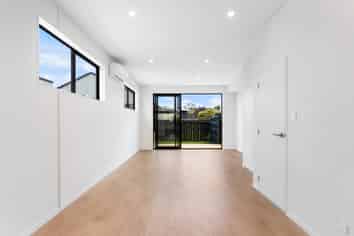 3/62 Kings Road, Panmure