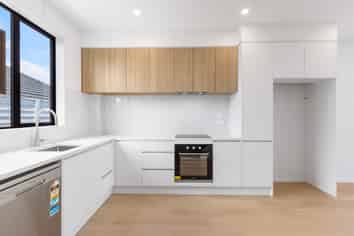 3/62 Kings Road, Panmure