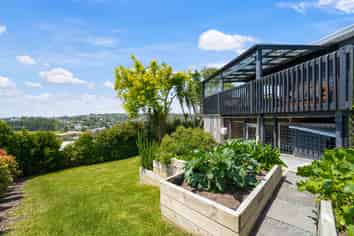 2/16 Heathglen Place, Bayview