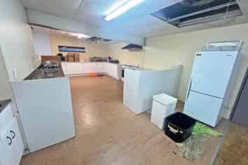 AFFORDABLE TWO-LEVEL PREMISES IN WAIRAU VALLEY
