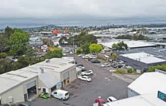 AFFORDABLE TWO-LEVEL PREMISES IN WAIRAU VALLEY
