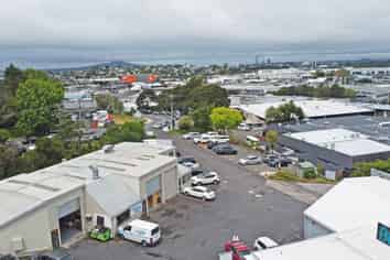 AFFORDABLE TWO-LEVEL PREMISES IN WAIRAU VALLEY
