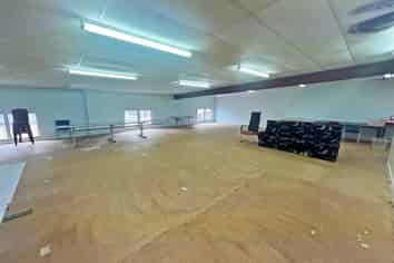 AFFORDABLE TWO-LEVEL PREMISES IN WAIRAU VALLEY
