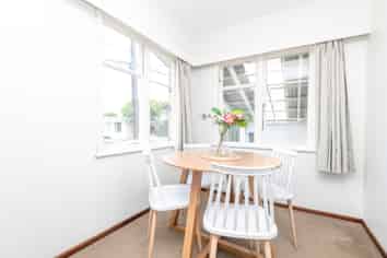 12 Cotswold Crescent, Newlands