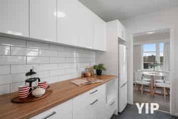 12 Cotswold Crescent, Newlands