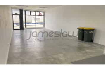 Te Atatu Retail, Road Front Retail 