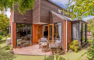 2/180 Main Road, Redcliffs