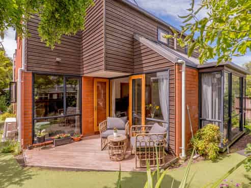 2/180 Main Road, Redcliffs