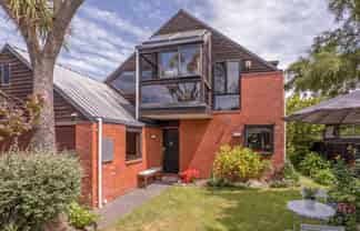 2/180 Main Road, Redcliffs