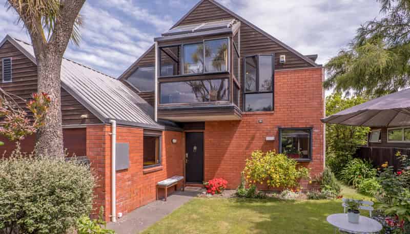 2/180 Main Road, Redcliffs