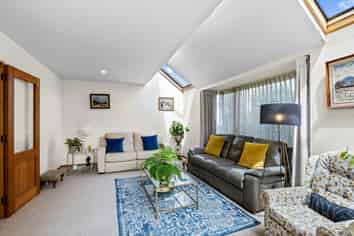 2/180 Main Road, Redcliffs