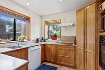 2/180 Main Road, Redcliffs