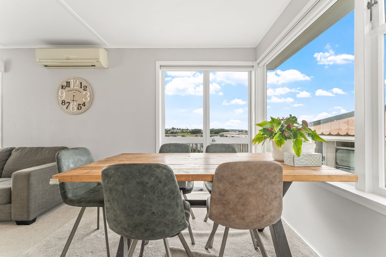 Sea Views, Sunshine & Room to Grow - Lisää