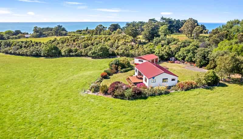 385 Cathedral Road, Gore Bay