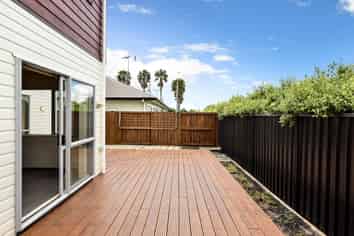 8 Rose Lane, Huntington