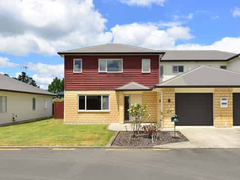 8 Rose Lane, Huntington