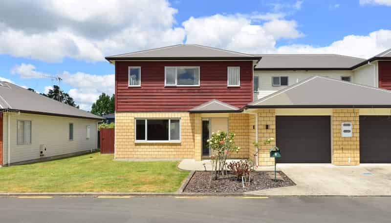 8 Rose Lane, Huntington