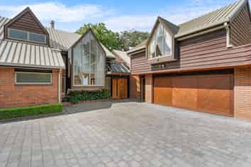 16 Grangewood Lane, Burnside