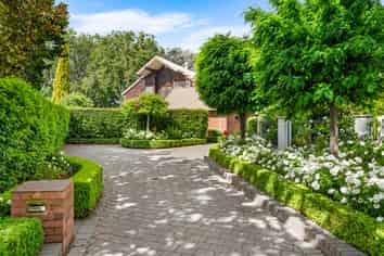 16 Grangewood Lane, Burnside