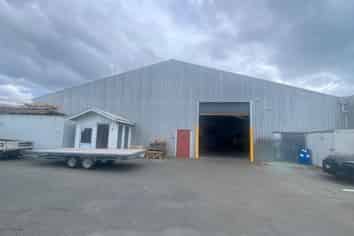 High-Stud Warehouse + Secure Yard