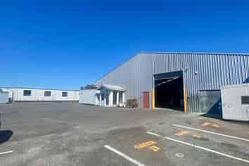 High-Stud Warehouse + Secure Yard