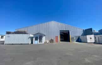 High-Stud Warehouse + Secure Yard