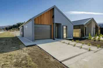 3 Booth Dr, Cromwell