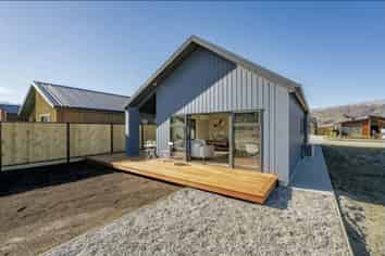 3 Booth Dr, Cromwell