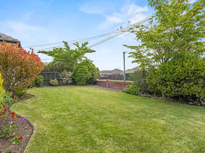 52 Charlcott Street, Burnside