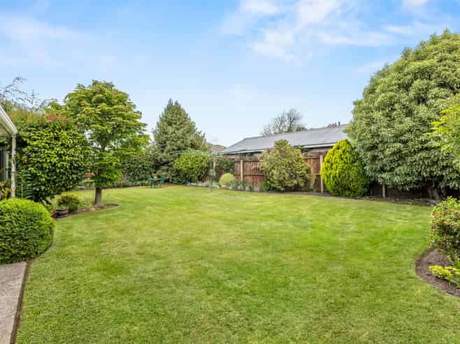 52 Charlcott Street, Burnside