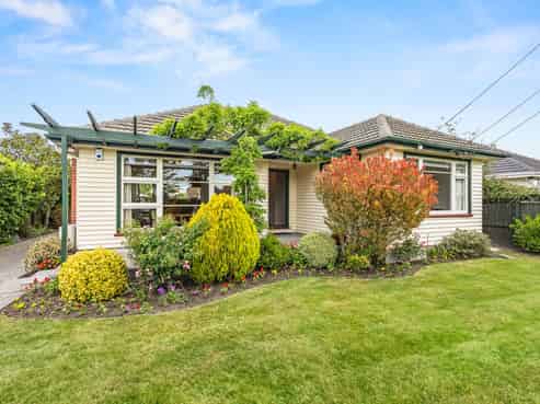 52 Charlcott Street, Burnside
