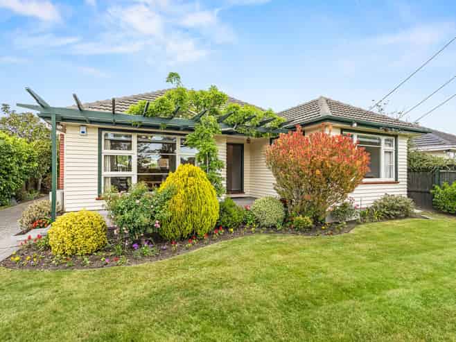 52 Charlcott Street, Burnside