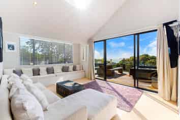 50 Tiri Road, Oneroa