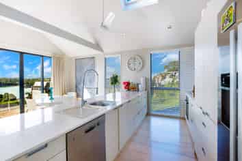 50 Tiri Road, Oneroa