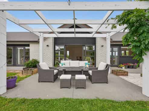 2 Lawrence Carter Drive, Bombay