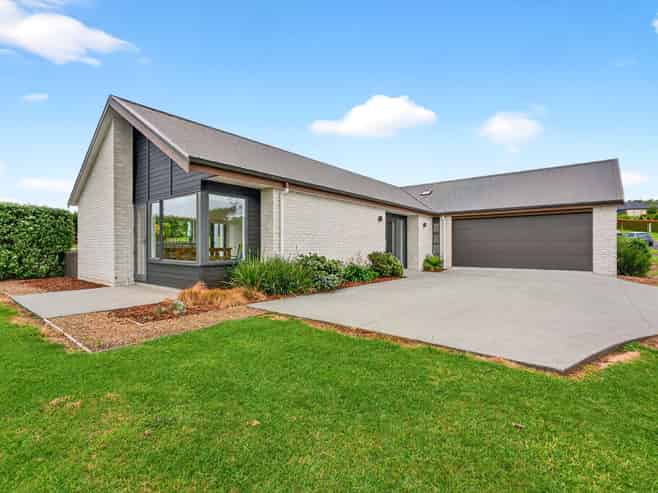 2 Lawrence Carter Drive, Bombay